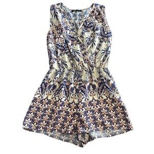 Foreign Exchange V-neck Romper M